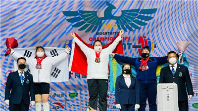 举重亚锦赛李雯雯打破三项世界纪录 为中国队亚锦赛之行画上完美句号