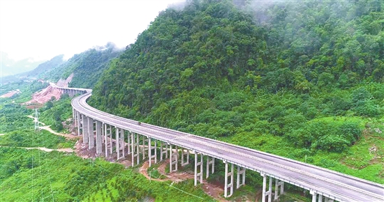 临沧市镇清高速公路建成通车 联通了两个国家级口岸