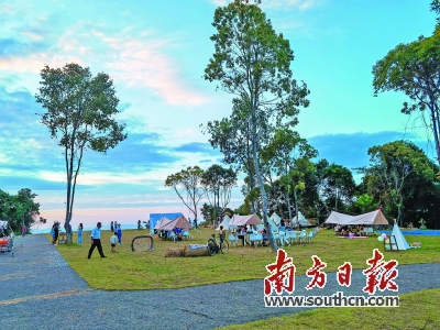 梅州“露营经济”带旺乡村人气 年轻人选择在假期钻进帐篷里 