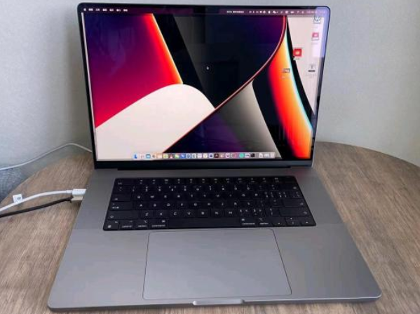 外媒预计苹果OLED屏MacBook Pro将推迟发布 最快有望2023年发售