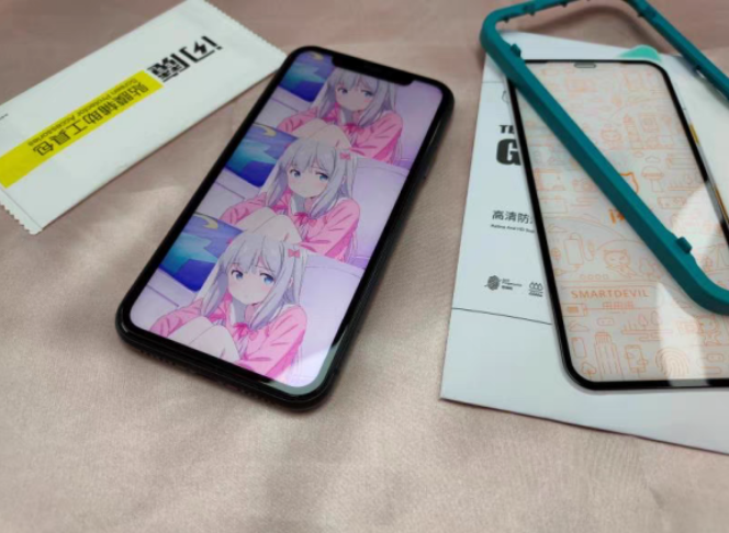 iPhone 14概念机外观设计图曝出:前摄打孔屏设计,后摄模组完全持平
