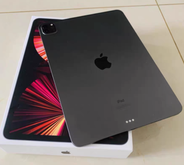 新iPad Pro、iPad Air 5、iPad 10齐曝光：iPad Pro将采用全新设计并使用无线充电