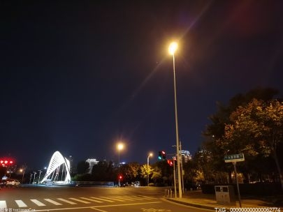 电白区水东街道为民办实事 安装路灯照亮了夜间的道路