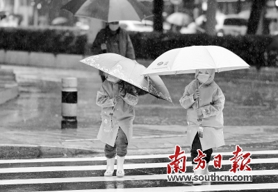 广东省抓住台风“雷伊”影响的有利时机提前准备人工增雨作业