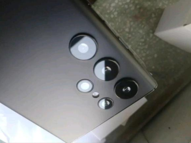 三星Galaxy S22系列可能会延迟发售:顶配版价格预计将超万元