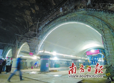 流花路站二衬扣拱施工完成 填补了广州地铁在洞桩法施工领域的技术空白
