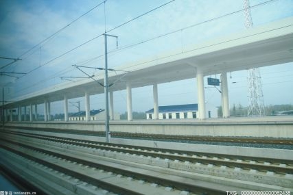 京津冀交通一体化：津兴铁路全线13处特殊孔跨连续梁全部完成合龙