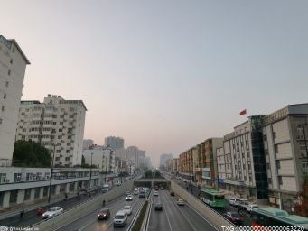 新修建好的吉运路被大货车“霸占” 吉运路谁来管成了一个谜