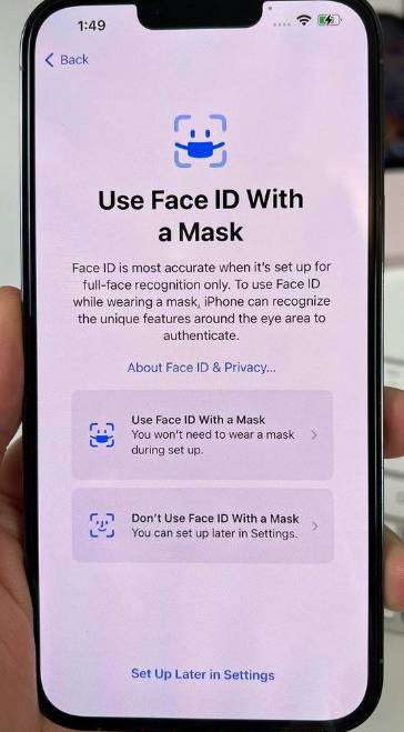 苹果在iOS15.4测试版新增37个新表情符号 包括融化的脸、心形手等