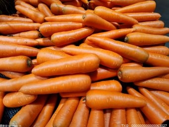 吃生胡萝卜和饮用胡萝卜汁能有效降低高血压
