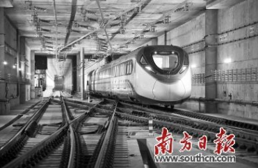 广州地铁二十二号线首通段（番禺广场至陈头岗）开通运营