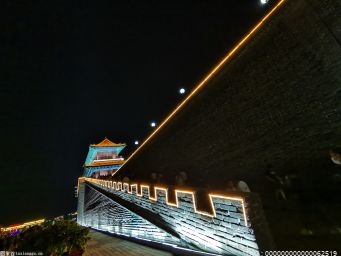 着力打造“第二个八小时” 南京门东街城墙下点燃夜精彩