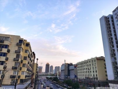 新老旧路灯不亮夜晚回家存在安全隐患 社区安排维修调整