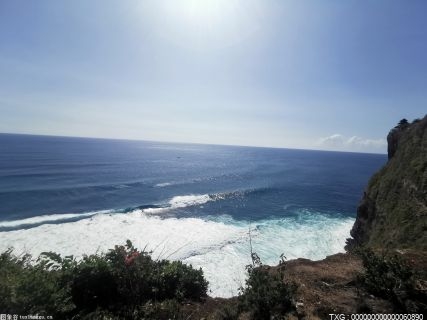 今年第9号台风台风“马鞍”尚未登陆 茂名市杨梅海滩已空无一人