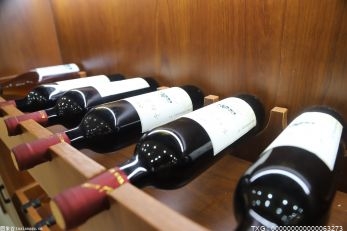 为什么名牌葡萄酒喜欢用年份来区分？82年的拉菲多少钱一瓶？